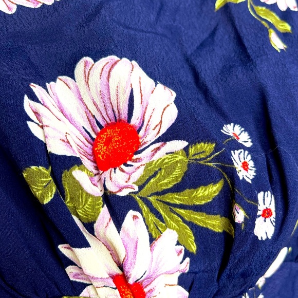 Forever 21, Daisy Tie Back Crop Top, Size M - Picture 4 of 7